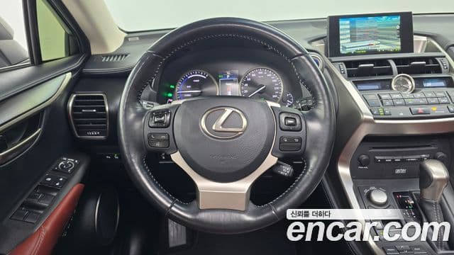 Lexus NX300h Executive, 2015 13