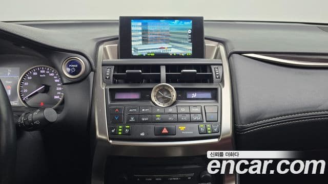 Lexus NX300h Executive, 2015 14