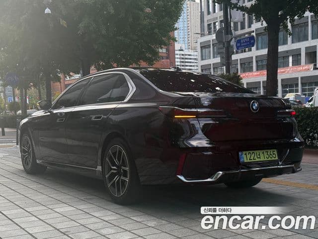 BMW 7시리즈 (G70) 740i xDrive M Sport, 2025 все фото