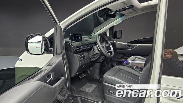 Hyundai Staria Inspiration, 2025 11