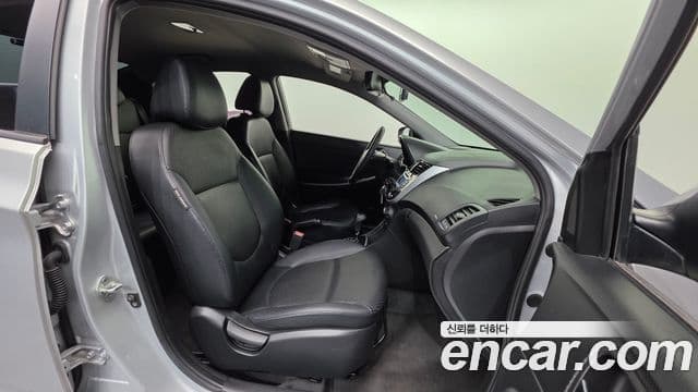 Hyundai Accent(новый кузов / новое поколение) Premier, 2011 10