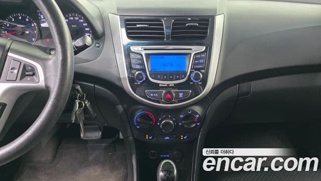 Hyundai Accent(новый кузов / новое поколение) Premier, 2011 15