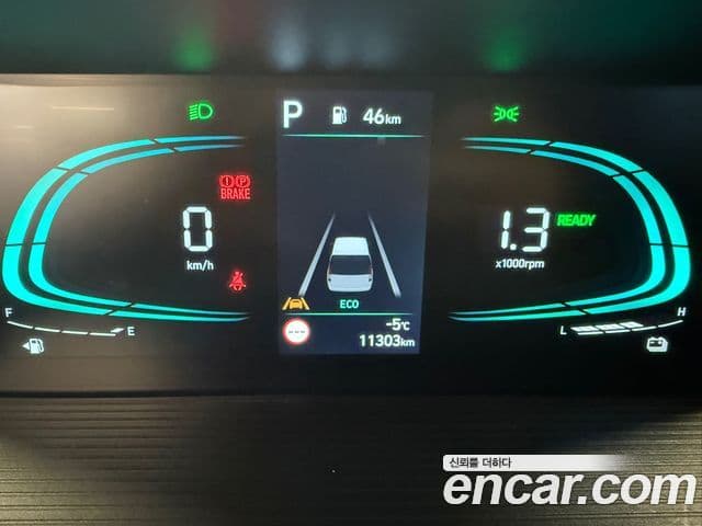 Hyundai Staria Modern, 2025 10