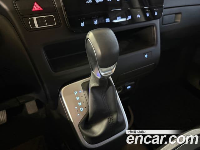 Hyundai Staria Modern, 2025 11