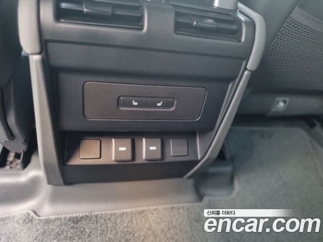 Land Rover Defender (L663) 110 P300 X-Dynamic SE, 2023 16