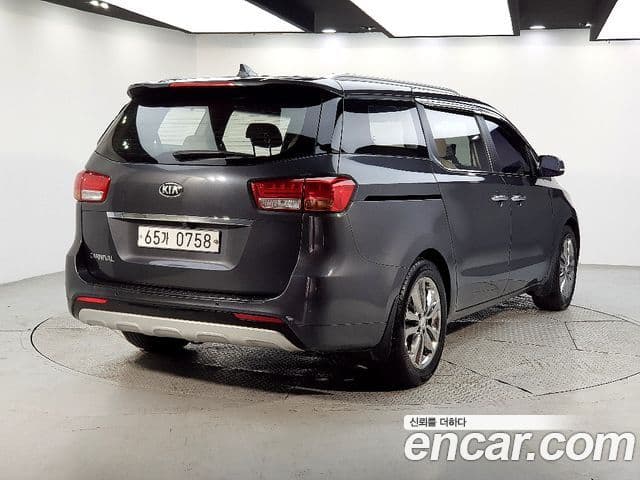 Kia All New Carnival Prestige, 2016 4
