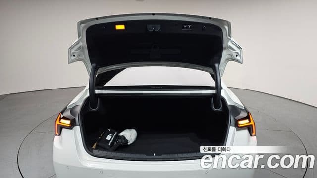 Kia The / новый New K8 гибрид Signature, 2026 20