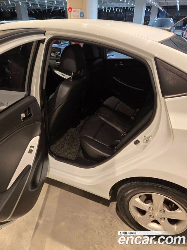 Hyundai Accent(новый кузов / новое поколение) Premier, 2013 10