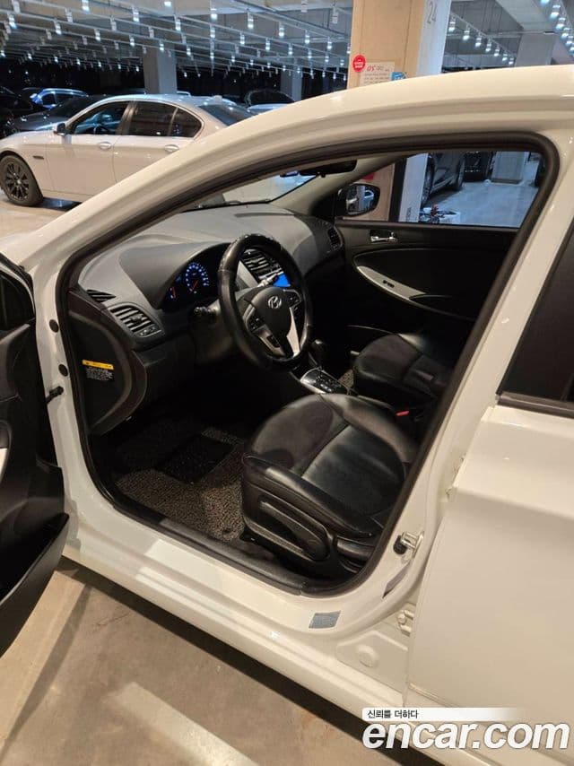 Hyundai Accent(новый кузов / новое поколение) Premier, 2013 16