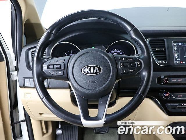 Kia The / новый New Carnival Luxury, 2020 15