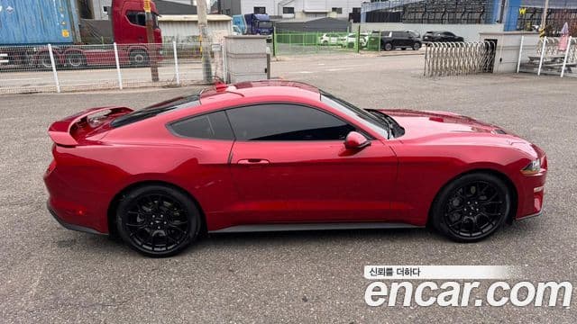 Ford Mustang купе, 2021 3