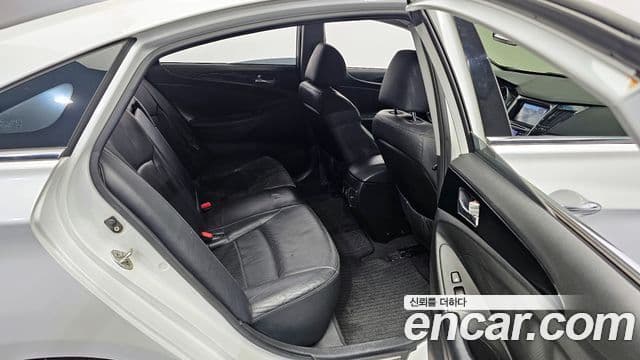 Hyundai YF Sonata люксовая версия, 2010 12