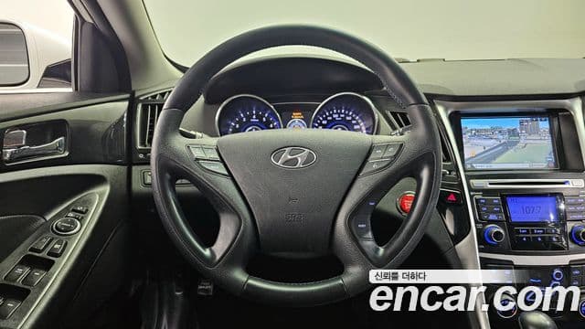 Hyundai YF Sonata люксовая версия, 2010 13