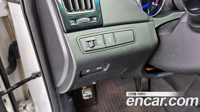 Hyundai YF Sonata люксовая версия, 2010 17