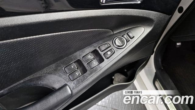 Hyundai YF Sonata люксовая версия, 2010 18