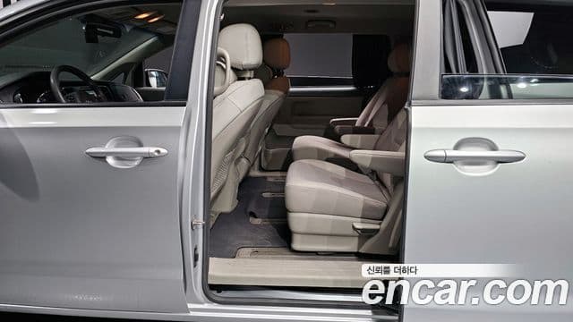 Kia All New Carnival бензин 7인승 экспортная версия, 2017 13