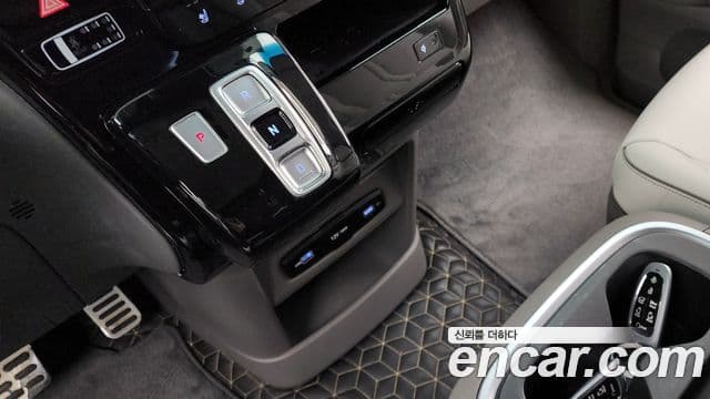 Hyundai Staria лимузин, 2022 9