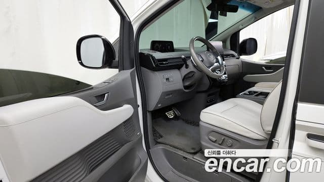 Hyundai Staria лимузин, 2022 10