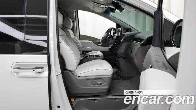 Hyundai Staria лимузин, 2022 11