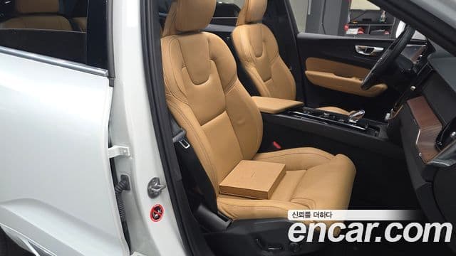 Volvo XC60 2세대 B5 Ultra Bright, 2025 10