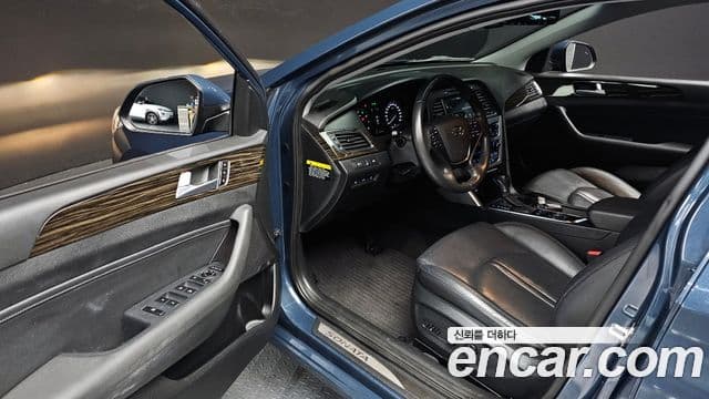 Hyundai LF Sonata Special, 2016 11