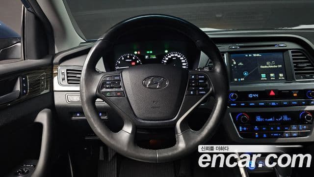 Hyundai LF Sonata Special, 2016 13