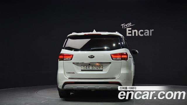 Kia All New Carnival Prestige, 2015 4