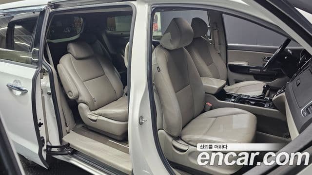 Kia All New Carnival Prestige, 2015 12