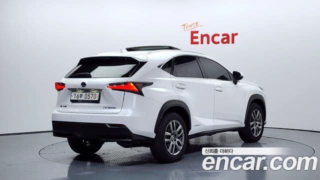Lexus NX300h Supreme, 2015 2