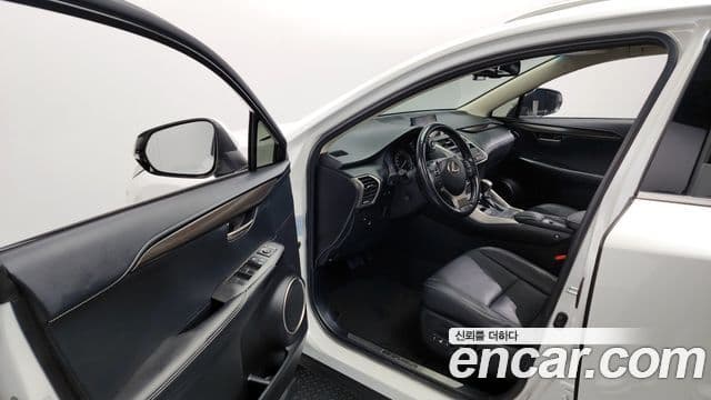 Lexus NX300h Supreme, 2015 10