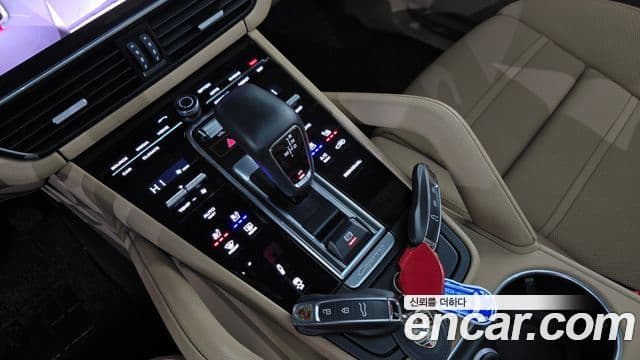 Porsche Cayenne (PO536) 3.0 E-гибрид купе Platinum Edition, 2022 9