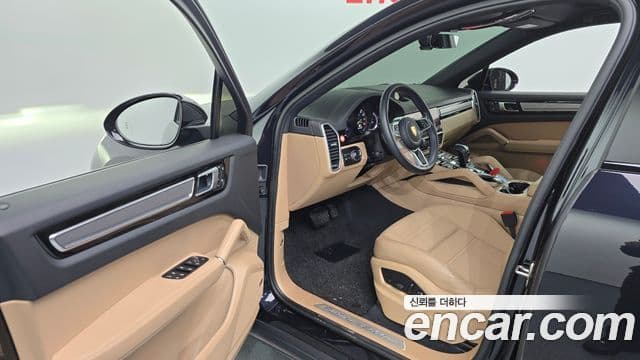 Porsche Cayenne (PO536) 3.0 E-гибрид купе Platinum Edition, 2022 10