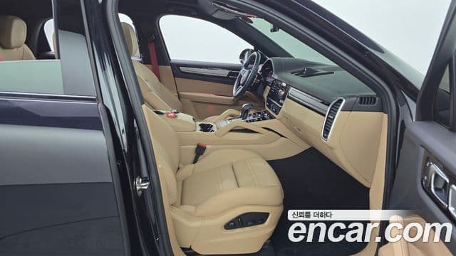 Porsche Cayenne (PO536) 3.0 E-гибрид купе Platinum Edition, 2022 11