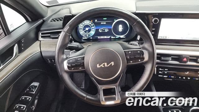 Kia K5 гибрид 3세대 Signature, 2023 13