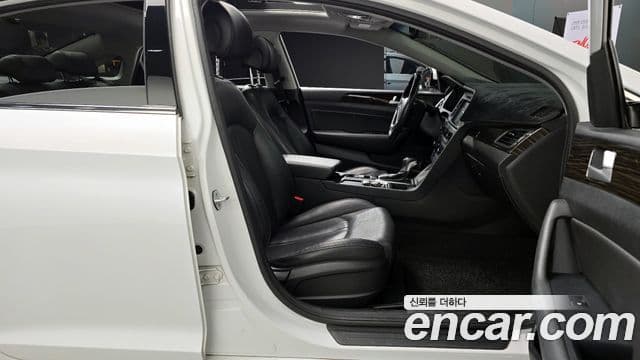 Hyundai LF Sonata Special, 2016 11