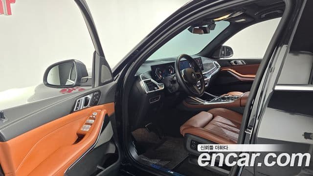 BMW X7 (G07) xDrive 40i M Sport 6인승, 2025 10