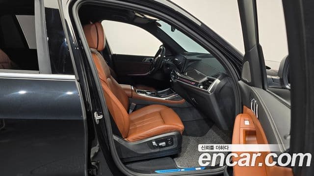 BMW X7 (G07) xDrive 40i M Sport 6인승, 2025 11