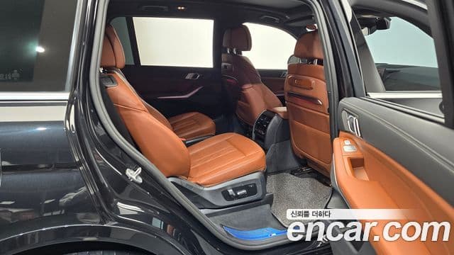 BMW X7 (G07) xDrive 40i M Sport 6인승, 2025 12