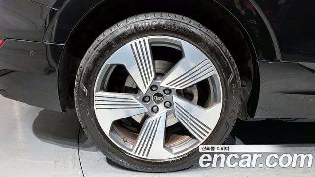 Audi e-Tron 55 Quattro Sportback, 2022 все фото