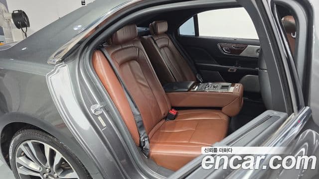 Lincoln Continental 10세대, 2018 12