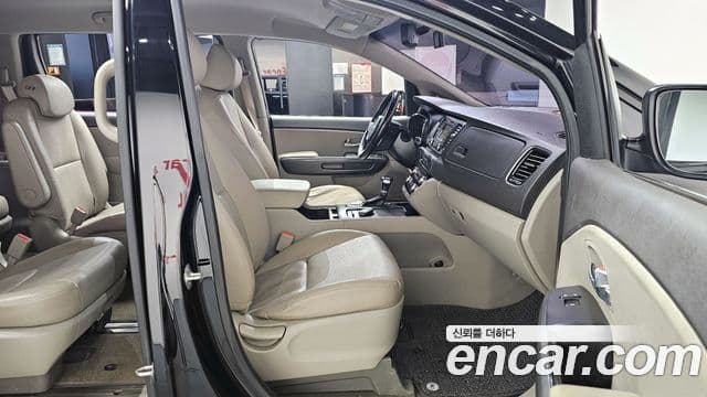 Kia All New Carnival Luxury, 2018 10