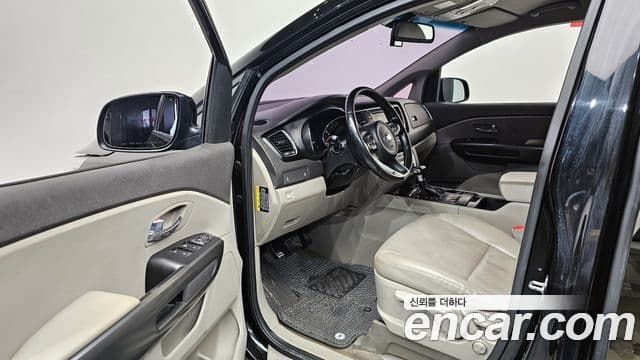 Kia All New Carnival Luxury, 2018 11