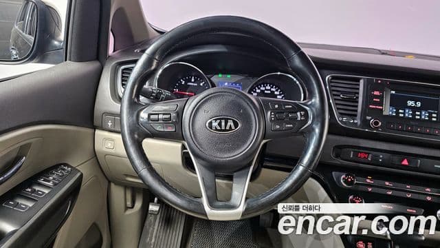 Kia All New Carnival Luxury, 2018 13