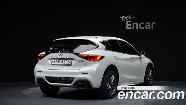 Infiniti Q30 Premium, 2017 2