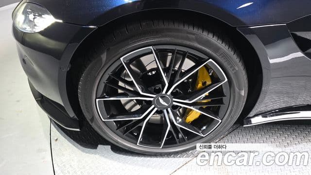Aston Martin 밴티지 2세대 4.0 V8 Roadster, 2023 все фото