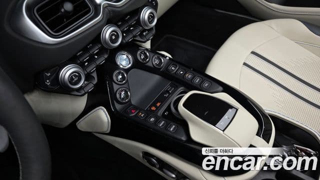 Aston Martin 밴티지 2세대 4.0 V8 Roadster, 2023 9