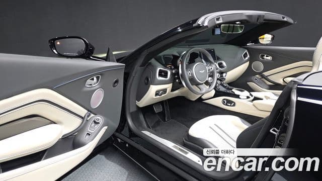 Aston Martin 밴티지 2세대 4.0 V8 Roadster, 2023 10