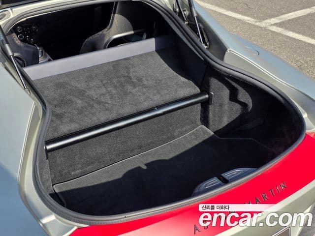 Aston Martin 밴티지 2세대 5.2 V12 Final Edition, 2023 12