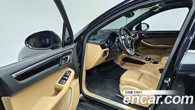 Porsche Macan 95B, 2017 11