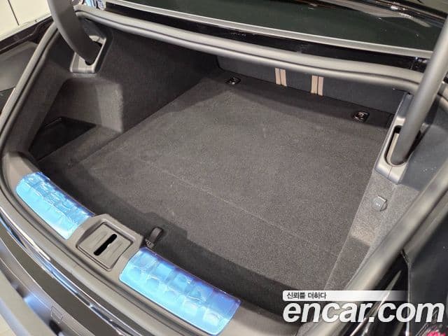 Porsche 타이칸 4S, 2025 12